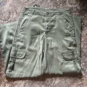⭐️NWOT⭐️ American Eagle High-Rise Baggy Wide Leg Pant